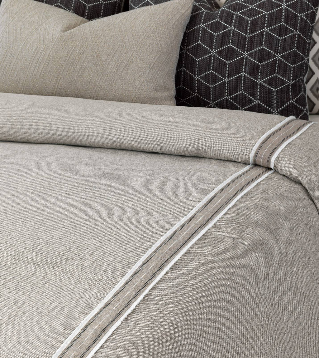 California King Button-Tufted Comforter Z7890