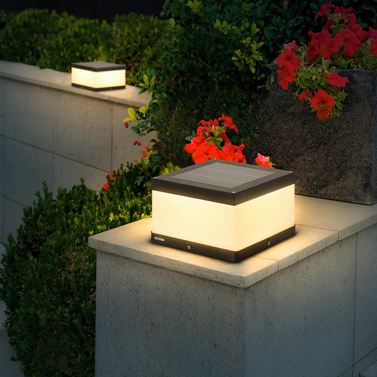 Outdoor Solar Post Cap Light with Waterproof IP54 E590